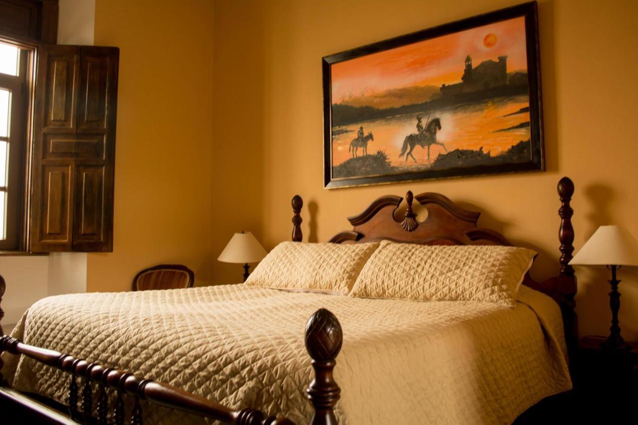 Hotel Aurora Antigua Extérieur photo
